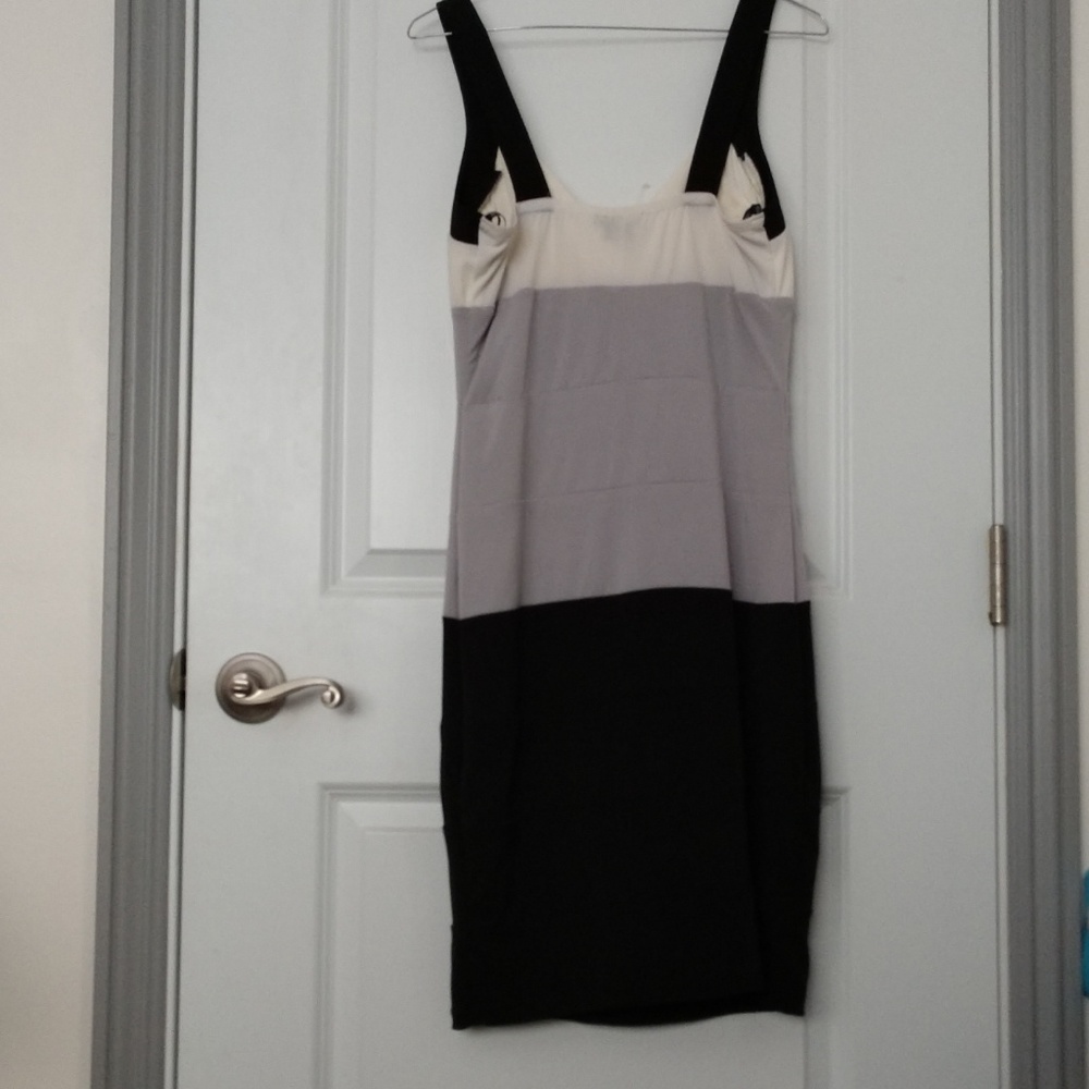 XOXO dress - Picture 2 of 5